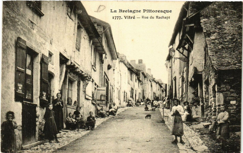 Carte postale ancienne La Breagne Pittoresque - Vitre - Rue du Rachapt à Vitré
