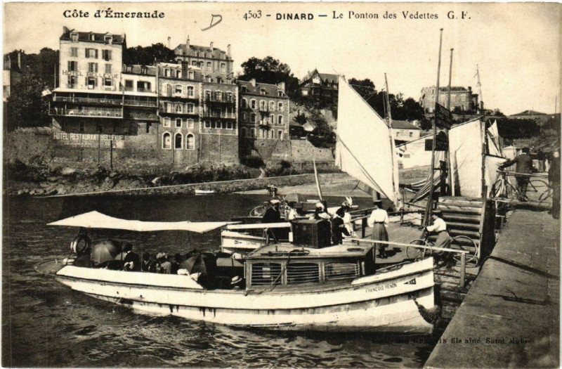 Carte postale ancienne Dinard - Le Ponton des Vedettes à Dinard