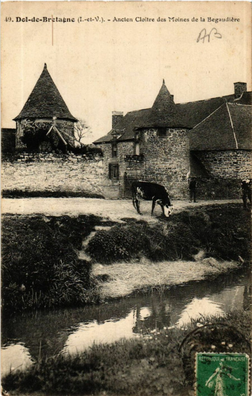 Carte postale ancienne Dol-de-Bretagne - Ancien Cloitre des Moines de la à Dol-de-Bretagne