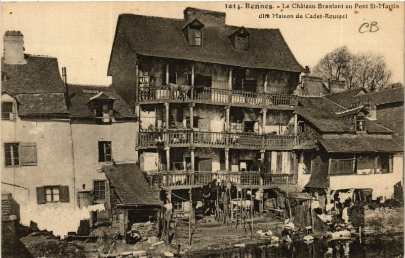 Carte postale ancienne Rennes - Le Chateau Branlant au Pont Saint-Martin dite Maison de à Rennes