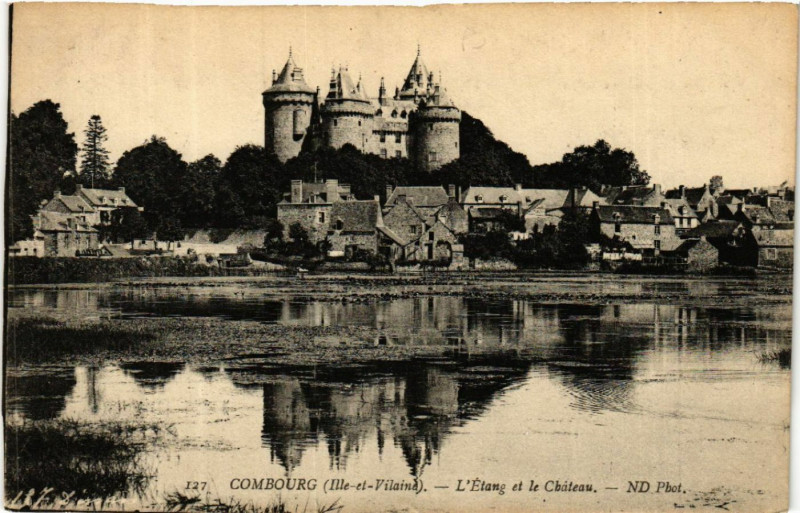 Carte postale ancienne Combourg - L'etang et le Chateau à Combourg