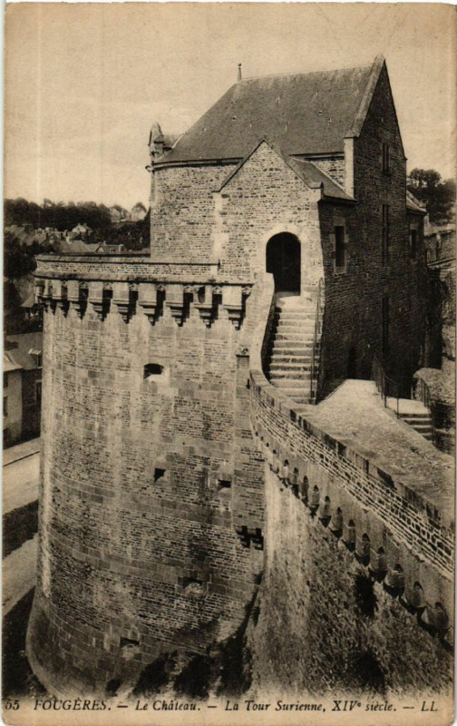 Carte postale ancienne Fougeres - Le Chateau - La Tour Surienne Xii siecle à Fougères