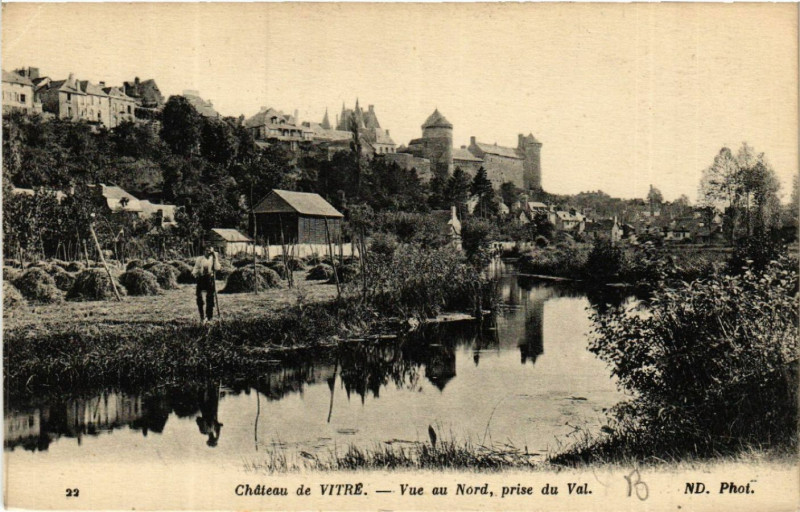 Carte postale ancienne Chateau de Vitre - Vue au Nord prise du Val à Vitré