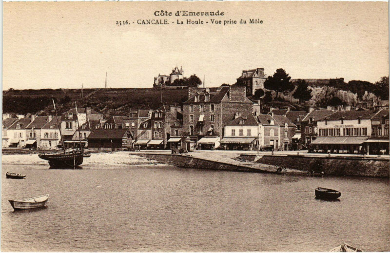 Carte postale ancienne Cancale - La Houle - Vue prise du Mole à Cancale
