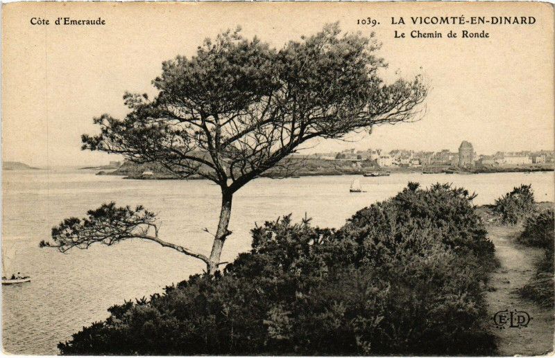 Carte postale ancienne La Vicomté-en-Dinard - Le Chemin de Ronde à Dinard
