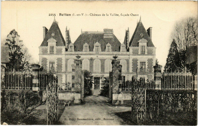 Carte postale ancienne Betton - Chateau de la Vallée, facade Ouest à Betton