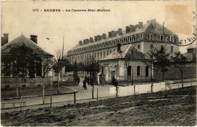 Carte postale ancienne Militaire - Rennes - La Caserne Mac-Mahon à Rennes