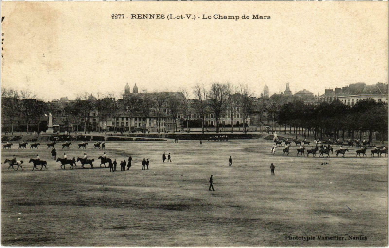 Carte postale ancienne Militaire - Rennes - Le Champ de Mars à Rennes
