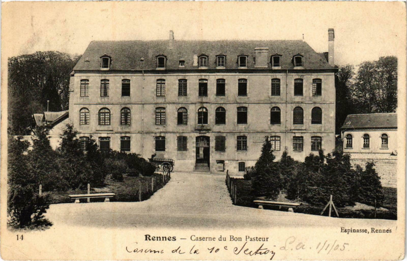 Carte postale ancienne Militaire - Rennes - Caserne du Bon Pasteur à Rennes