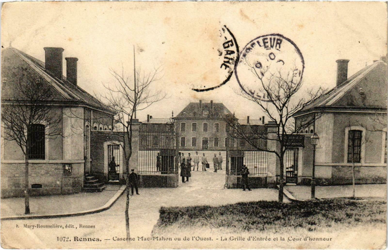 Carte postale ancienne Militaire - Rennes - Caserne Mac-Mahon ou de l'Ouest à Rennes