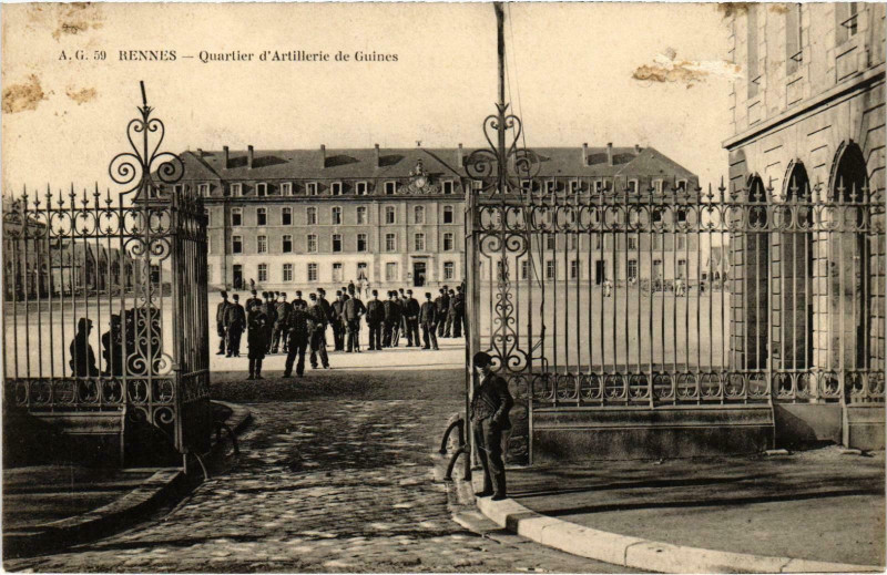Carte postale ancienne Militaire - Rennes - Quartier d'Artillerie de Guines à Rennes