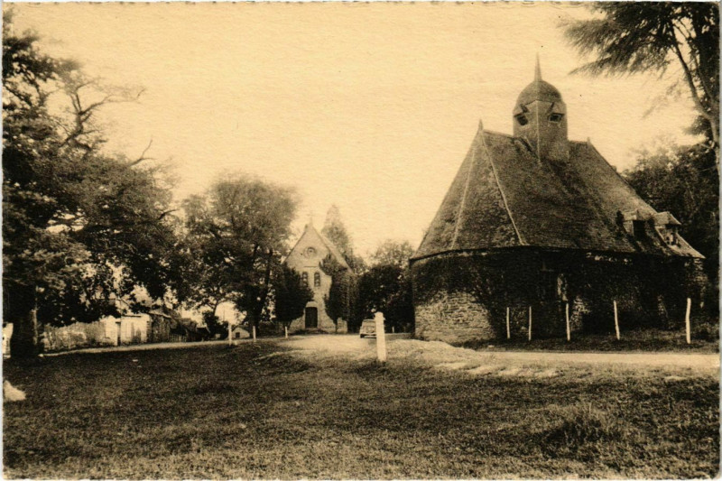 Carte postale ancienne Paimpont- Ancienne et nouvelle chapelle des Forges France à Paimpont
