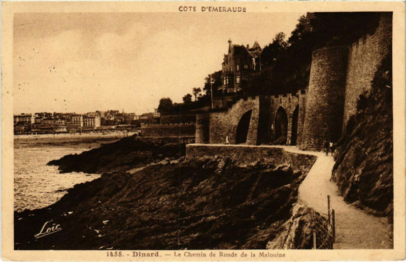 Carte postale ancienne Dinard- Le Chemin de Ronde de la Malouine France à Dinard