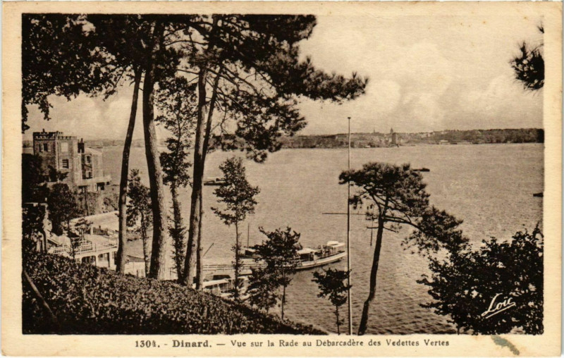 Carte postale ancienne Dinard- vue sur la Rade au Debarcadere des Vedettes Vertes France à Dinard