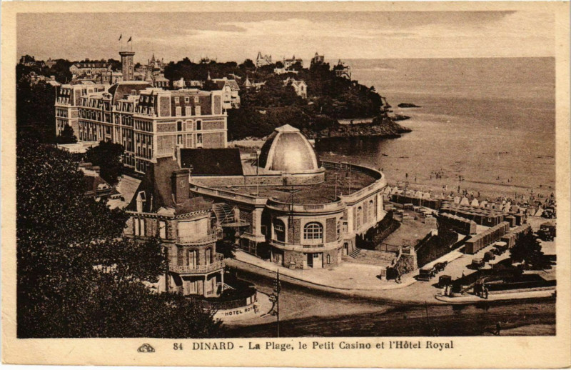 Carte postale ancienne Dinard- La Plage,le Petit Casino,Hotel Royal France à Dinard
