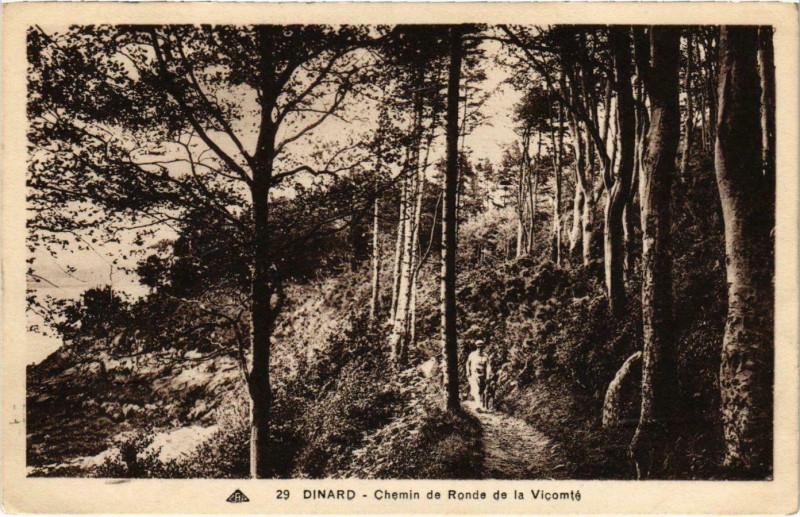 Carte postale ancienne Dinard- Chemin de Ronde de la Vicomte France à Dinard