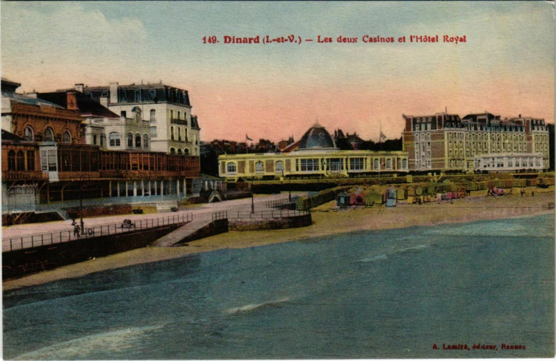 Carte postale ancienne Dinard- Les deux Casinos et Hotel Royal France à Dinard