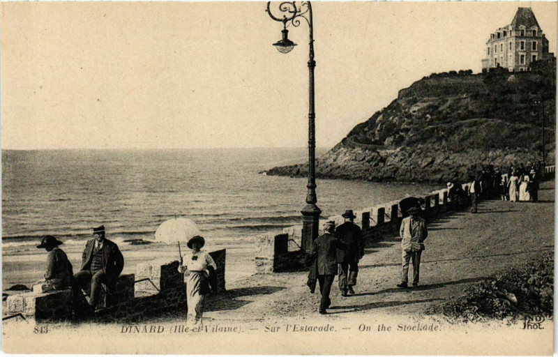 Carte postale ancienne Dinard- Sur l'Eslacade France à Dinard