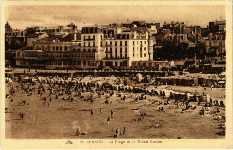 Carte postale ancienne Dinard- La Plage et le Grand Casino France à Dinard
