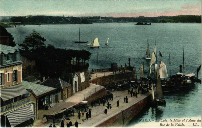Carte postale ancienne Dinard- La Cale,le Mole et l'Anse du Bec de la Vallee France à Dinard