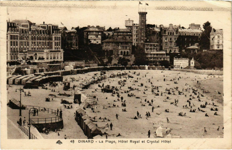 Carte postale ancienne Dinard- La Plage,Hotel Royal et Crystal Hotel France à Dinard