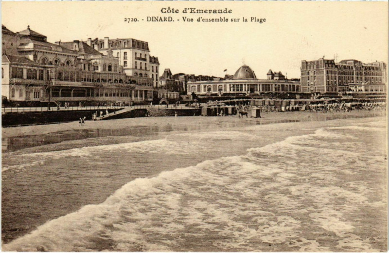 Carte postale ancienne Dinard- vue d'ensemble sur la Plage France à Dinard