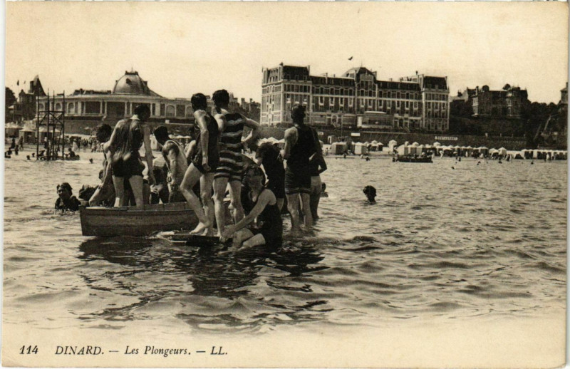 Carte postale ancienne Dinard- Les Plongeurs France à Dinard