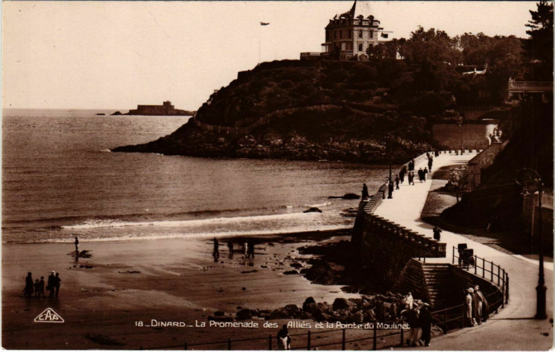 Carte postale ancienne Dinard- La Promenade des Allies et la Pointe du Moulinet France à Dinard