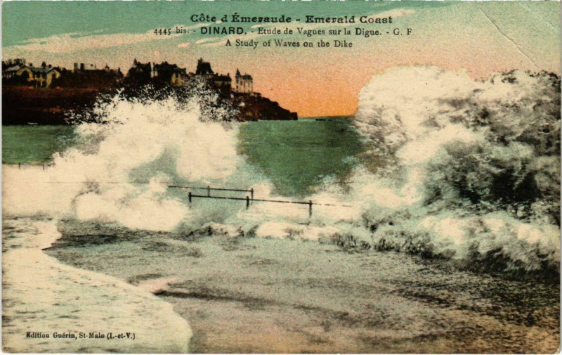 Carte postale ancienne Dinard- Etude de Vagues sur la Digue France à Dinard