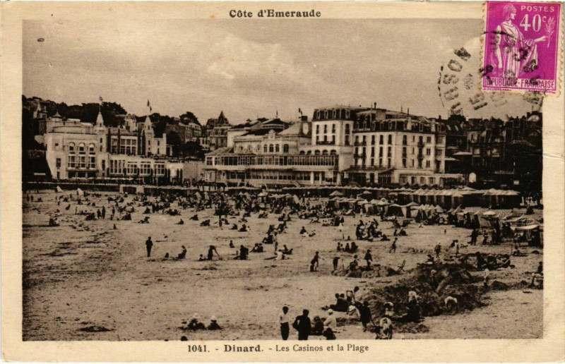 Carte postale ancienne Dinard- Les Casinos et la Plage France à Dinard