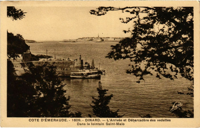 Carte postale ancienne Dinard- Arrivee et Debarcadere des Vedettes France à Dinard