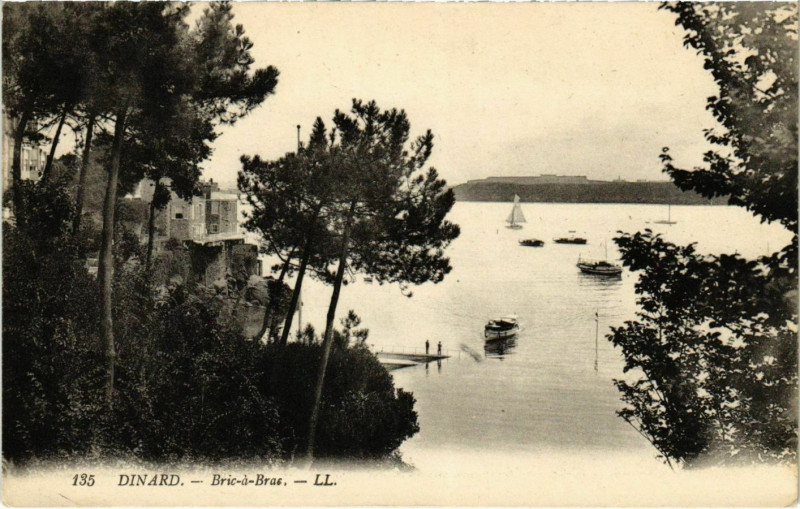 Carte postale ancienne Dinard- Bric a Brac France à Dinard