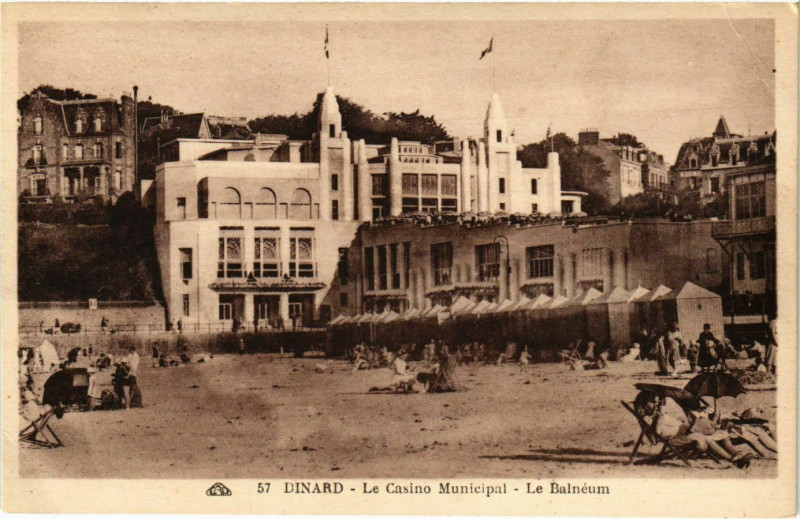 Carte postale ancienne Dinard- Le Casino Municipal, Le Balneum France à Dinard