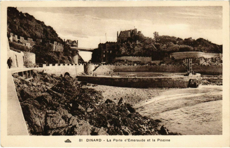 Carte postale ancienne Dinard- La Porte d'Emeraude et la Piscine France à Dinard