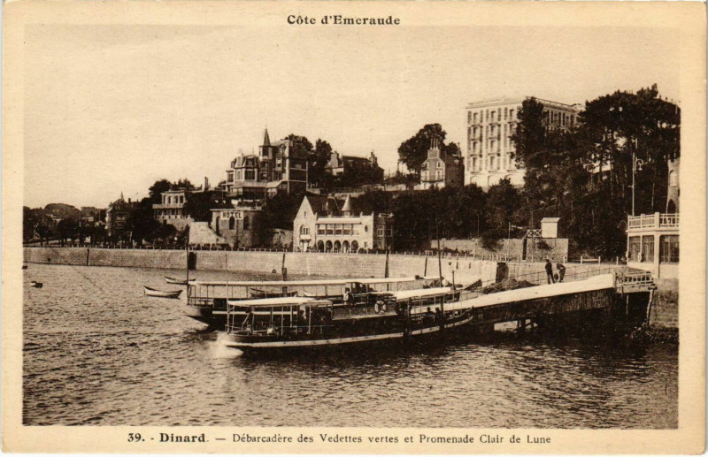 Carte postale ancienne Dinard- Debarcadere des Vedettes Vertes France à Dinard