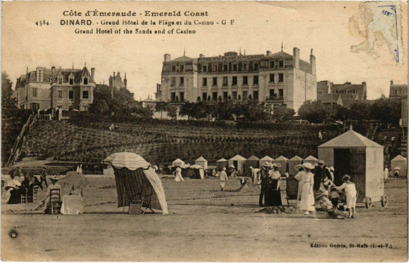 Carte postale ancienne Dinard- Grand Hotel de la Plage et du Casino France à Dinard