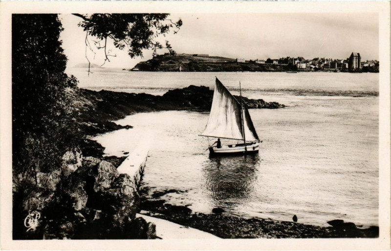 Carte postale ancienne Dinard- La Cale de la Vicomte France à Dinard