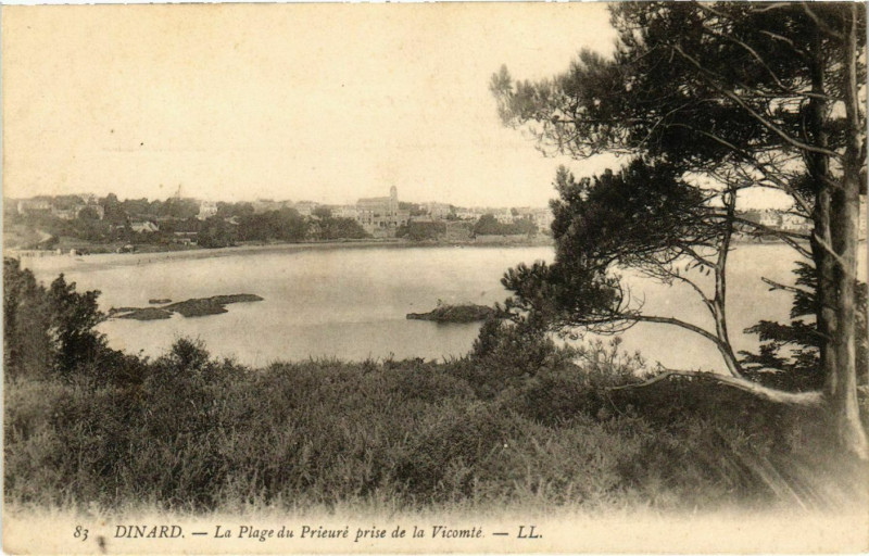 Carte postale ancienne Dinard- La Plage du Prieure prise de la Vicomte France à Dinard