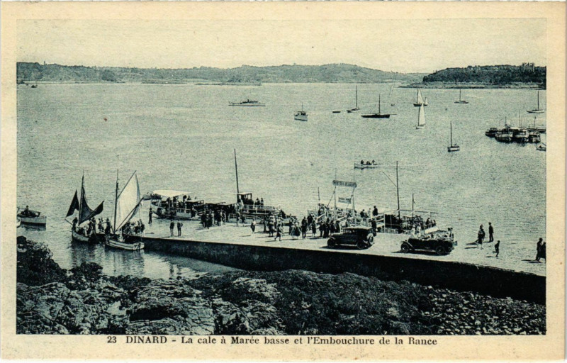 Carte postale ancienne Dinard- La Cale a maree basse ,Embouchure de la Rance France à Dinard