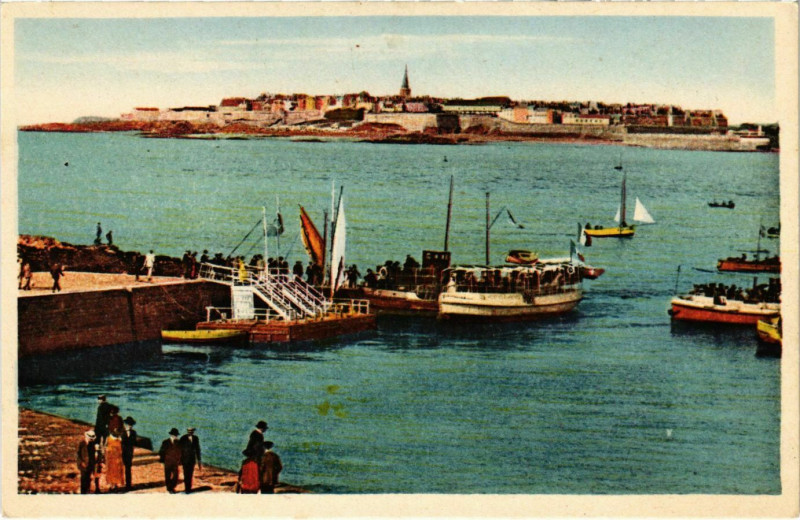 Carte postale ancienne Dinard- Embarcadere des Vedettes France à Dinard