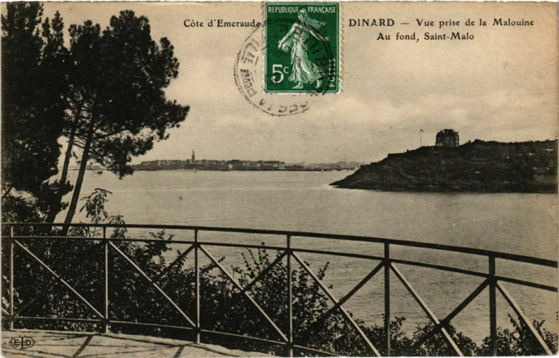 Carte postale ancienne Dinard- vue prise de la la Malouine, Au fond, Saint Malo France à Dinard