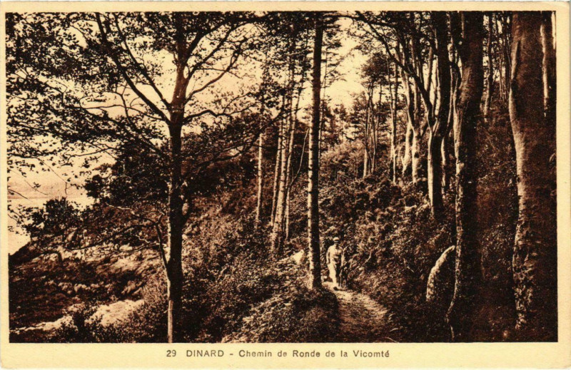 Carte postale ancienne Dinard- Chemin de Ronde de la Vicomte France à Dinard