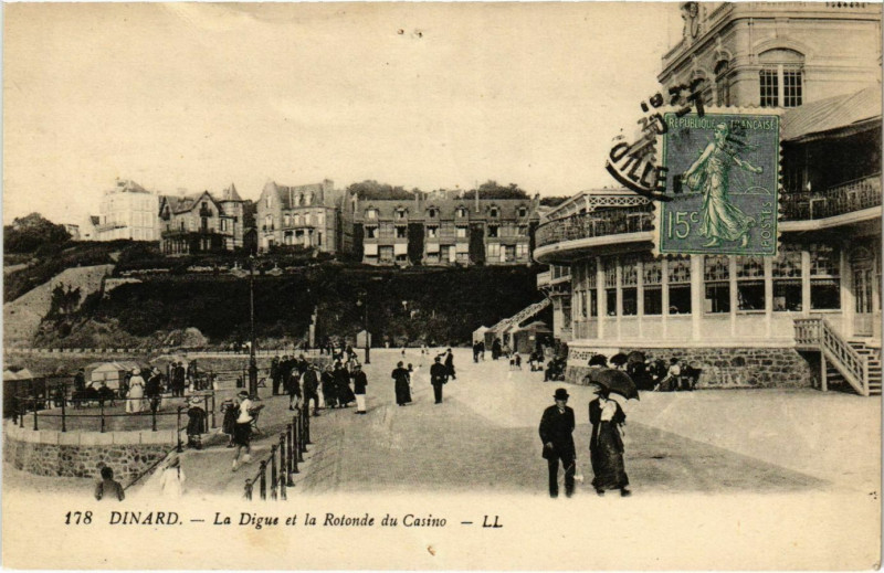 Carte postale ancienne Dinard- La Digue et la Rotonde du Casino France à Dinard