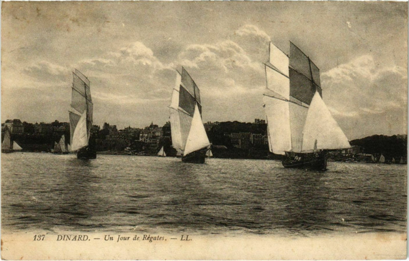 Carte postale ancienne Dinard- Un Jour de Regates France à Dinard