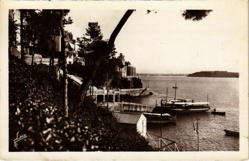 Carte postale ancienne Dinard- Debarcadere des Vedettes Vertes France à Dinard