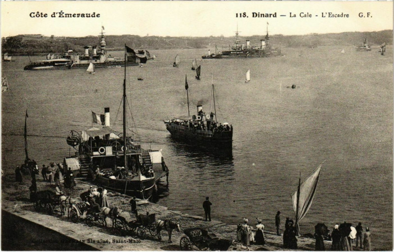 Carte postale ancienne Dinard- La Cale, L'Escadre France à Dinard