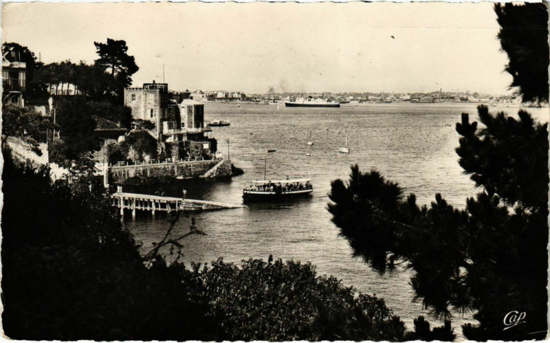 Carte postale ancienne Dinard- Promenade du Clair de Lune France à Dinard