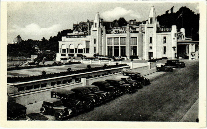 Carte postale ancienne Dinard- Le Casino Municipal , Parterre fleuri France à Dinard