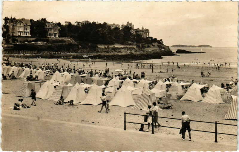 Carte postale ancienne Dinard- La Plage et Pointe de la Malouine France à Dinard