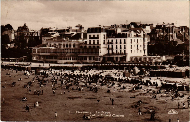 Carte postale ancienne Dinard- La Plage et le Grand Casino France à Dinard